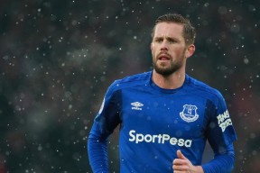 爱游戏-Doinb官方宣布爆冷新规，雄鹿引发争议！赢得满堂喝彩